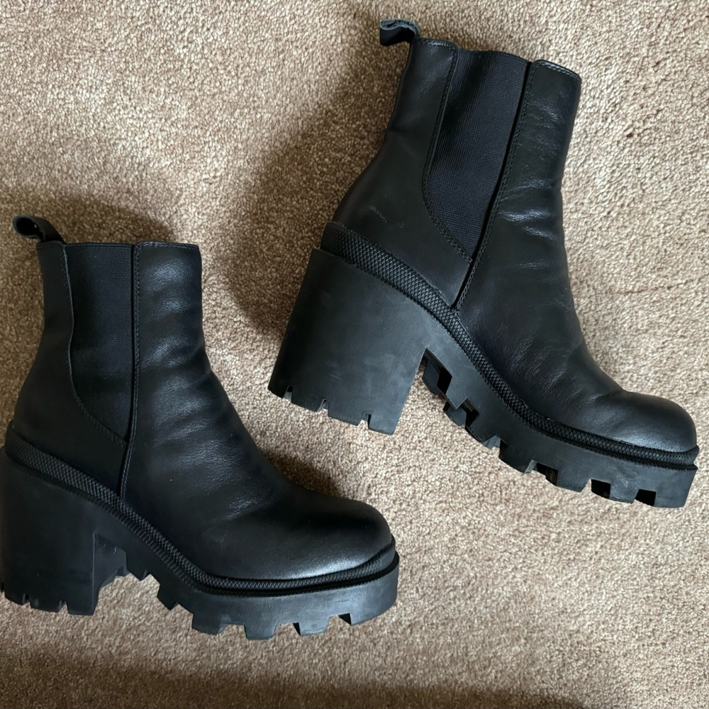 Steve Madden Chelsea Lug Booties 7.5